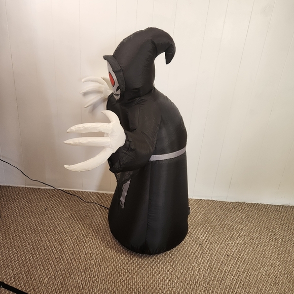 Gemmy Inflatable Blow Up Scary Halloween Reaper Figure Automatic Electric Blower - Picture 4 of 13